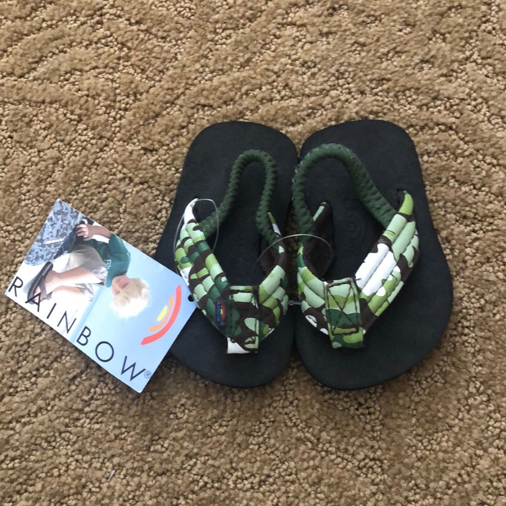 Baby Rainbows Camo flip flops size 3/4